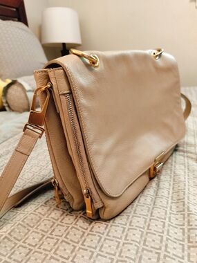 Coccinelle Neutral Cream Leather Crossbody Bag – Minimalist Women’s Shoulder Bag
